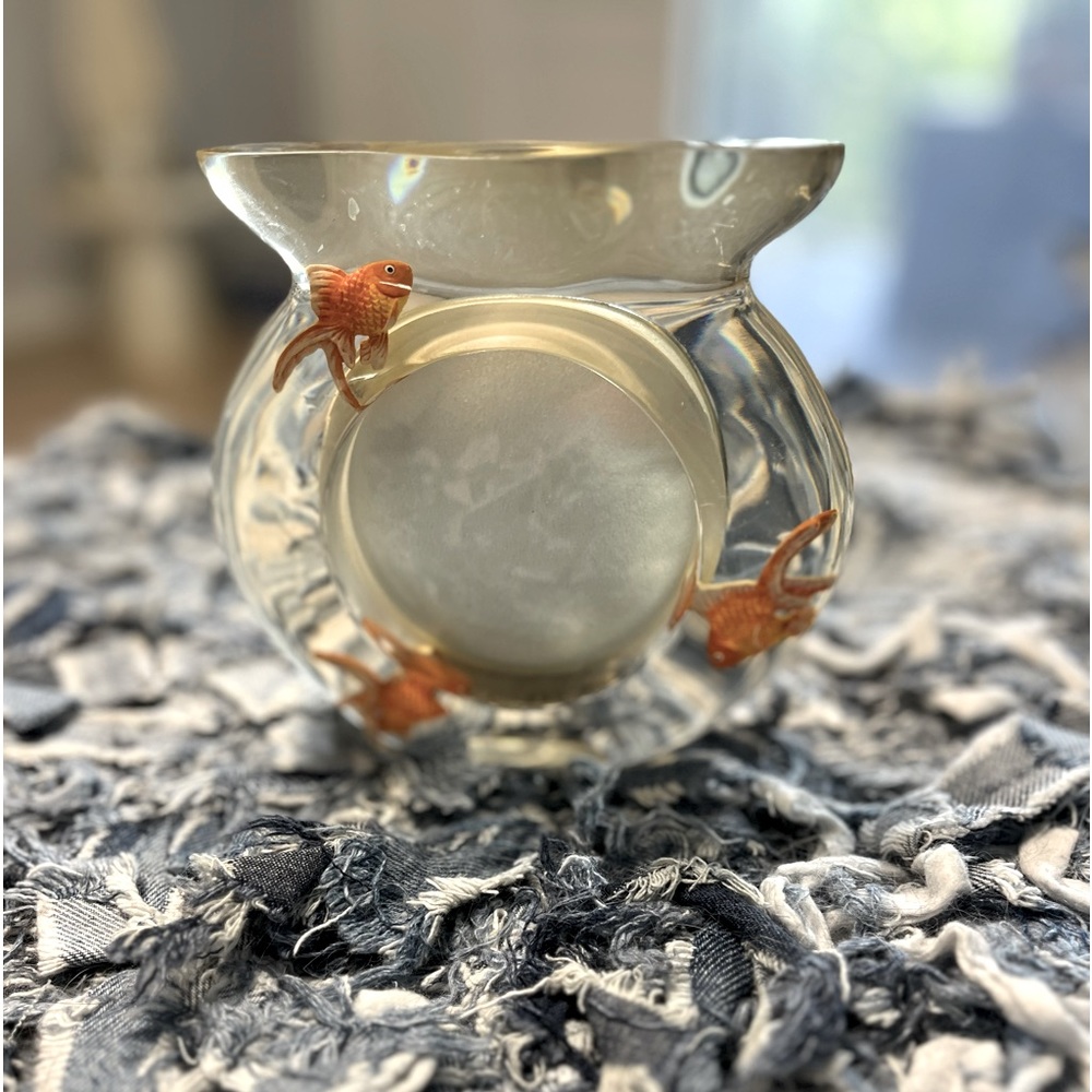 VINTAGE Adorable fish bowl frame